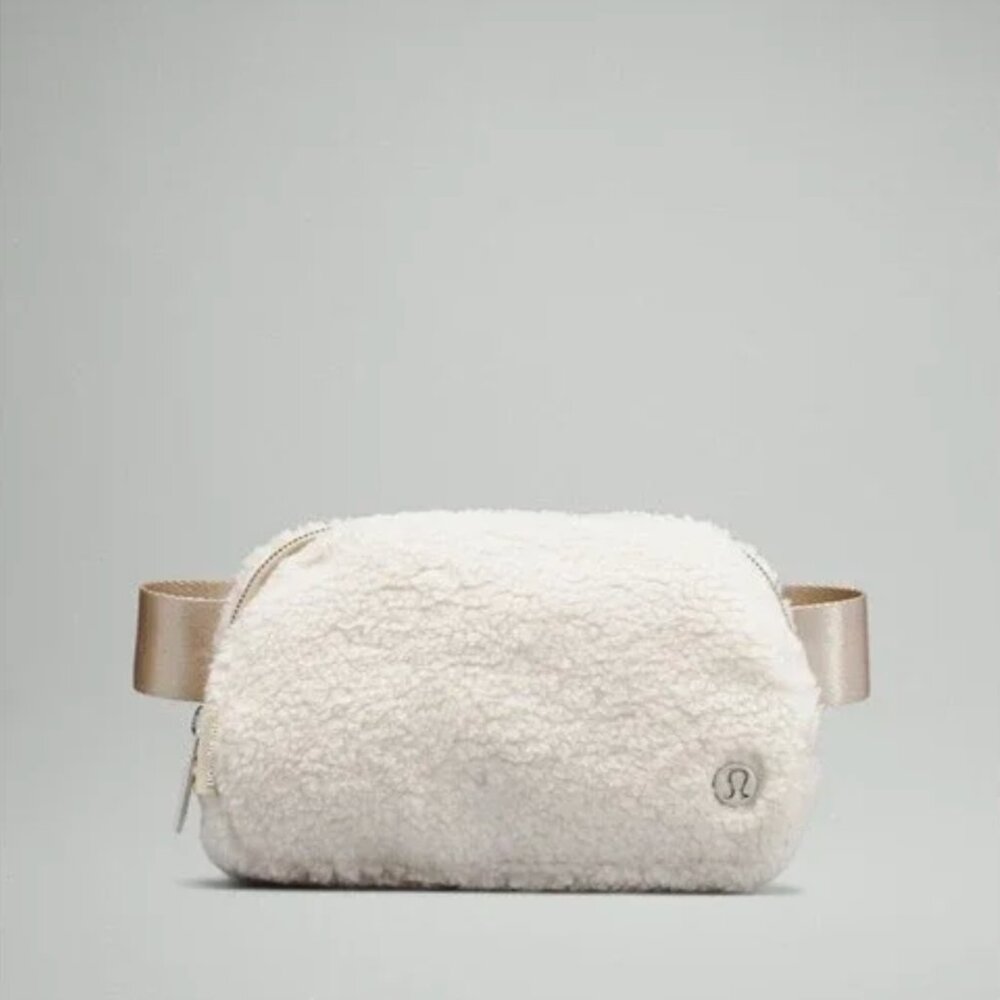 NWT, Lululemon Everywhere Belt Bag - Fleece, Natural Ivory - Silver Hardware
